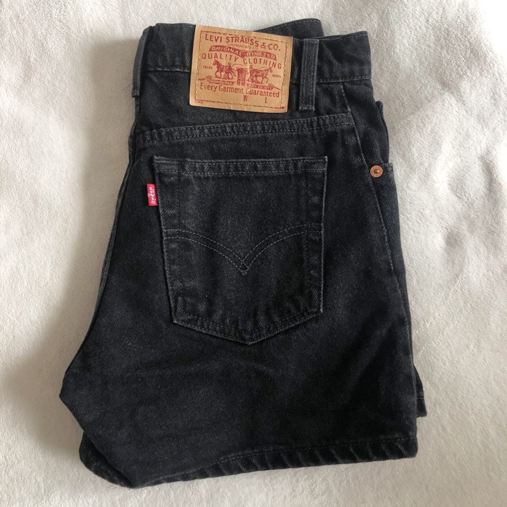 Levi Black Shorts